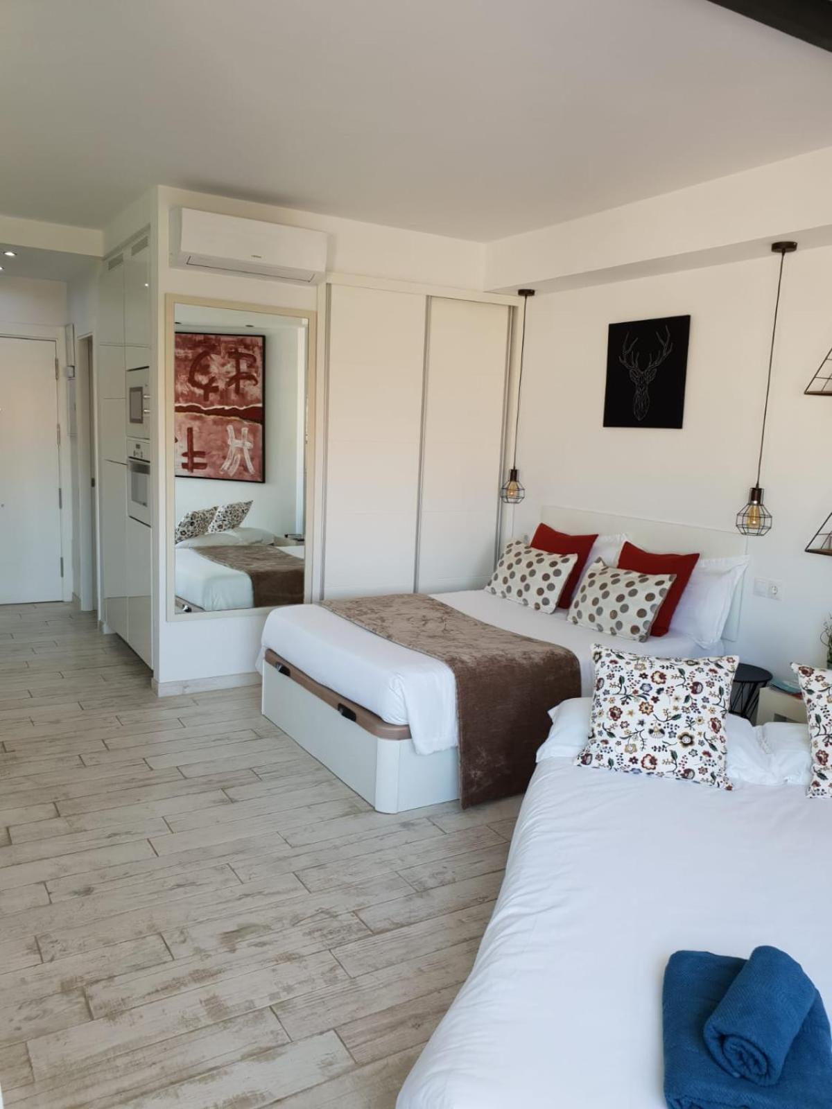 Estudiosol40 Torremolinos Exteriör bild